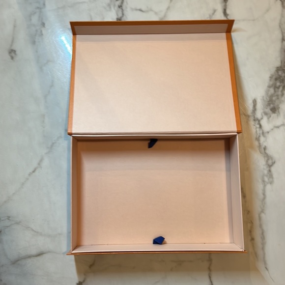 100% AUTHENTIC LV BOX - Picture 6 of 8